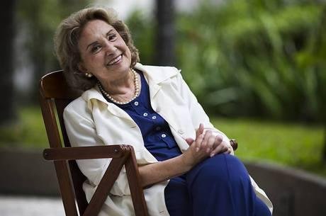 Eva Wilma est&aacute; internada desde a noite deste domingo, 10, em decorr&ecirc;ncia de uma pneumonia