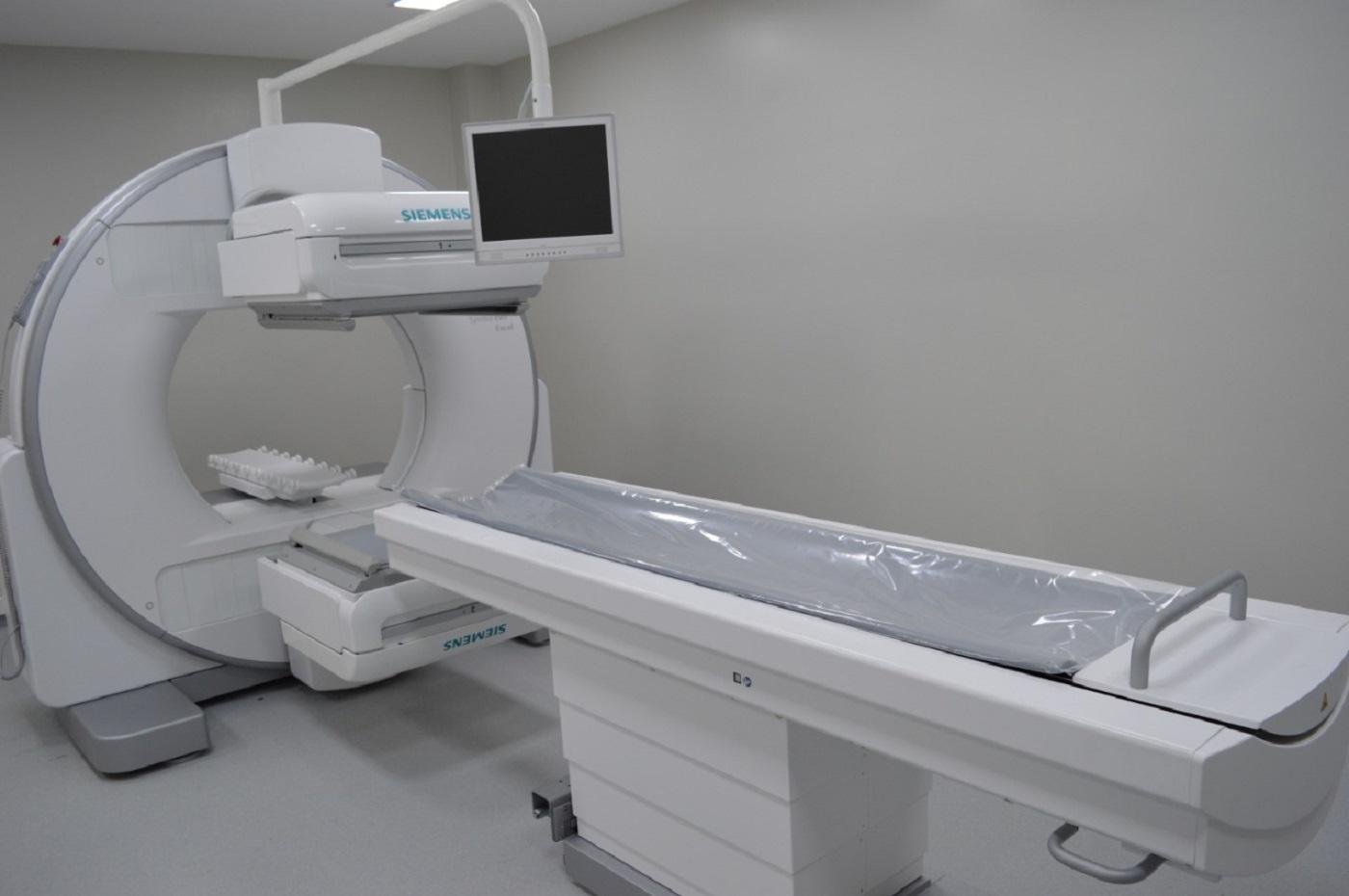 Instala&ccedil;&atilde;o do equipamento j&aacute; foi conclu&iacute;da e a casa de sa&uacute;de aguarda a libera&ccedil;&atilde;o da CNEN para iniciar os atendimentos