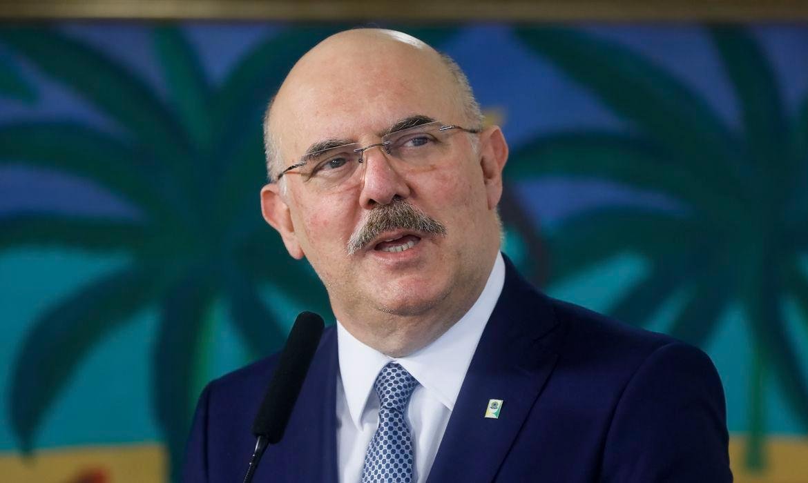 Ministro Milton Ribeiro afirmou que o Enem n&atilde;o ser&aacute; adiado novamente