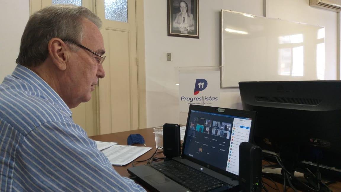 Presidente estadual do PP, Celso Bernardi, durante reuni&atilde;o do partido