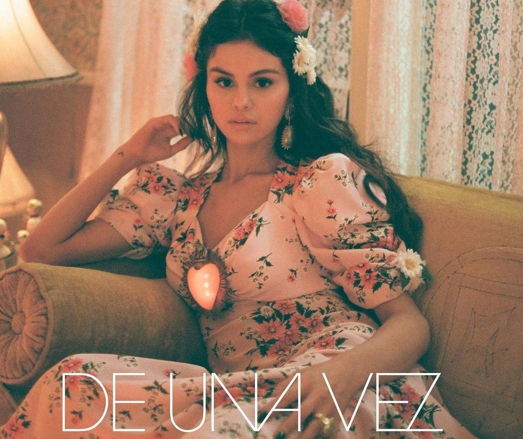 Selena Gomez vem com o cora&ccedil;&atilde;o exposto em novo clipe
