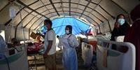 Médicos da Indonésia fazem esforço para controlar propagação do vírus nos hospitais