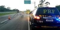 Na BR 293, em Piratini, um uruguaio morreu na colisão do carro contra caminhão