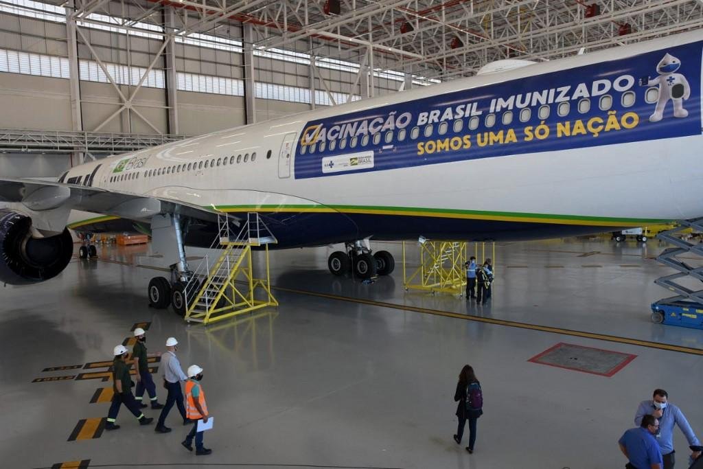 Avi&atilde;o da Azul deveria buscar as doses e era esperado para retornar ao Pa&iacute;s at&eacute; domingo