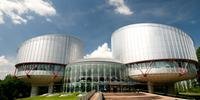 Tribunal Europeu de Direitos Humanos (TEDH) condenou a Suíça, nesta terça-feira, por ter imposto uma forte multa a uma romena por mendigar em via pública