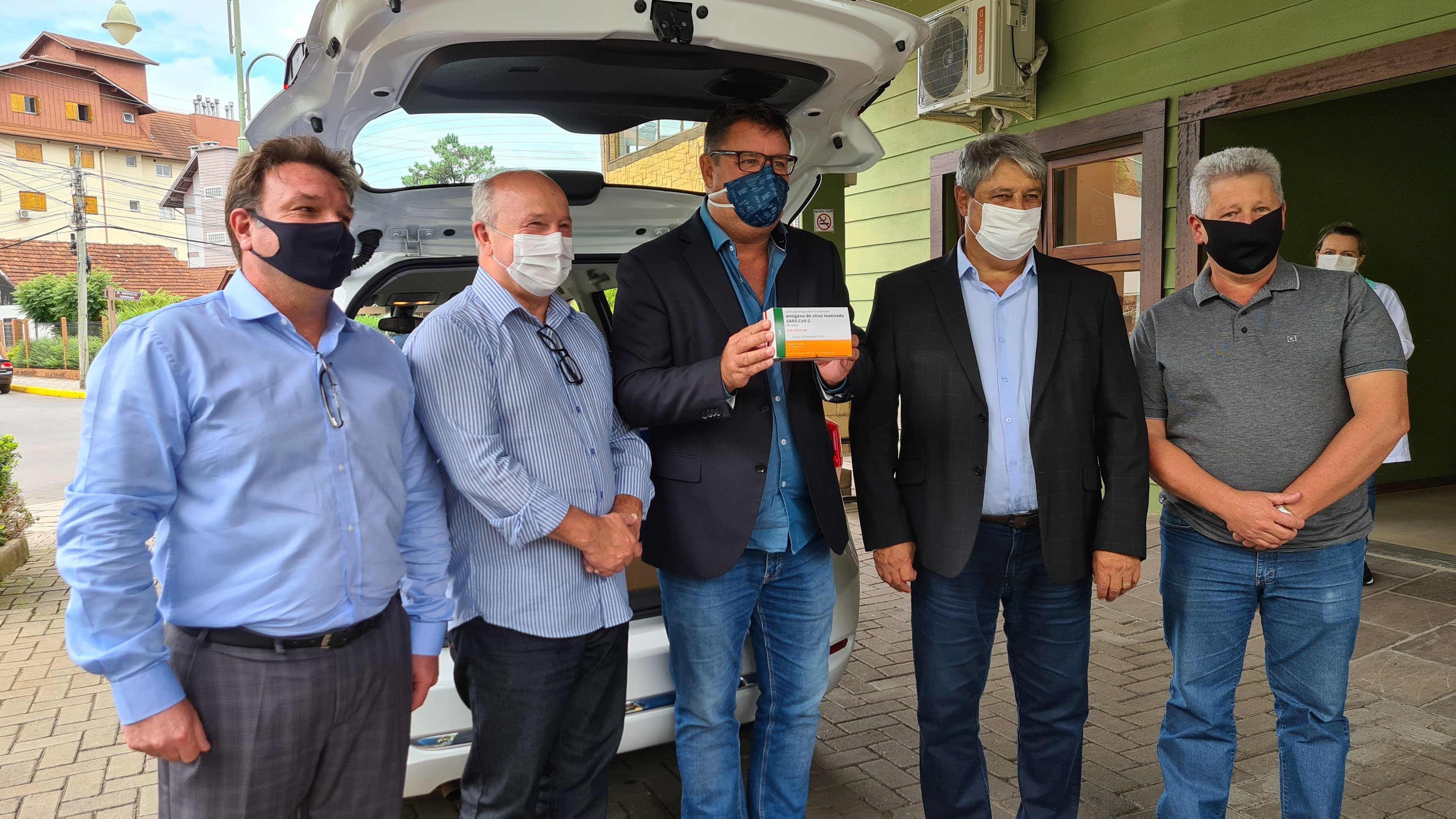 Prefeitura de Gramado recebeu 530 doses da CoronaVac nesta ter&ccedil;a