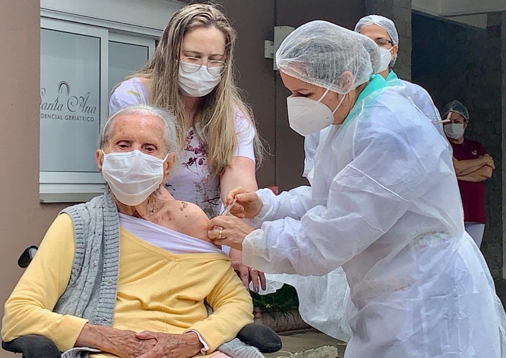 V&oacute; Rosinha reside h&aacute; quase cinco anos no Santa Ana Residencial Geri&aacute;trico