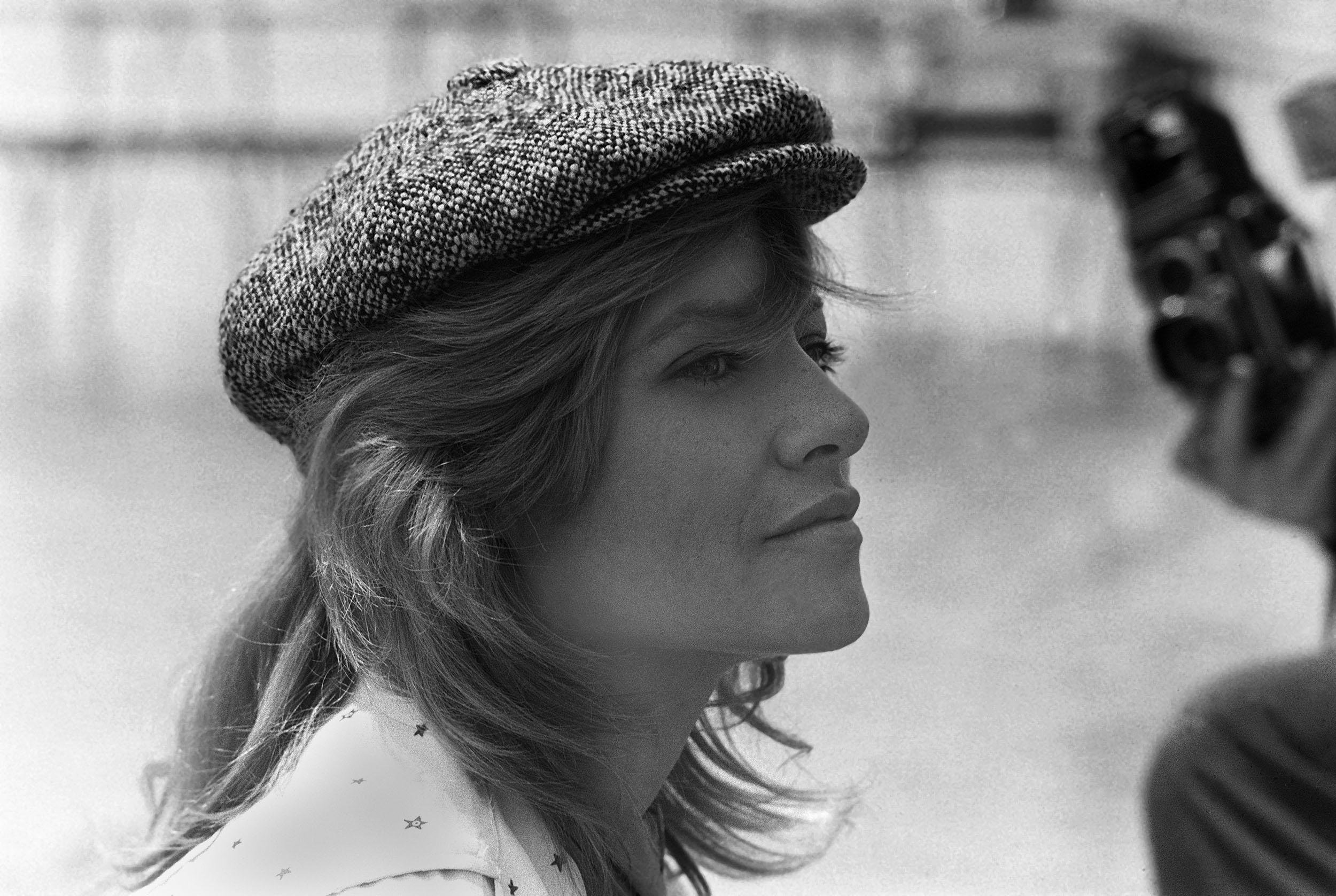 Foto tirada em maio de 1993 mostra a atriz francesa Nathalie Delon posando durante o Festival de Cannes