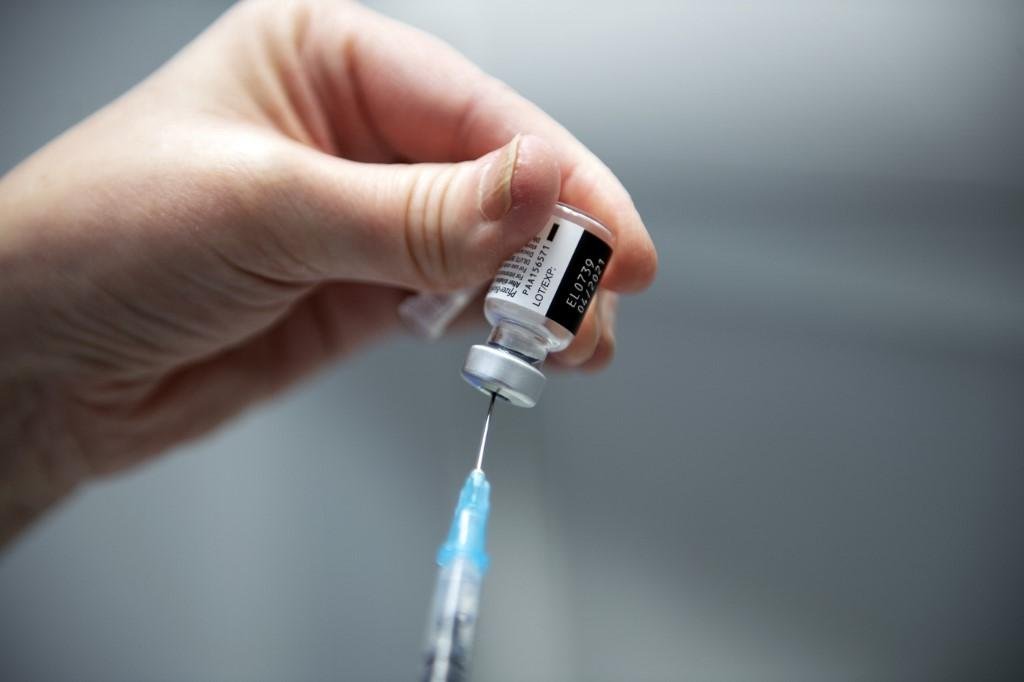 Pa&iacute;s quer aplicar segunda dose da vacina at&eacute; 12 semanas ap&oacute;s a primeira