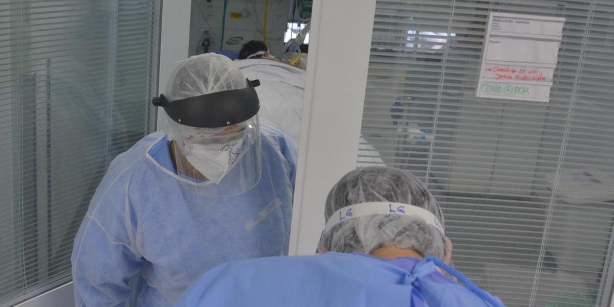 Brasil voltou a registrar mais de mil mortes por dia por Covid-19
