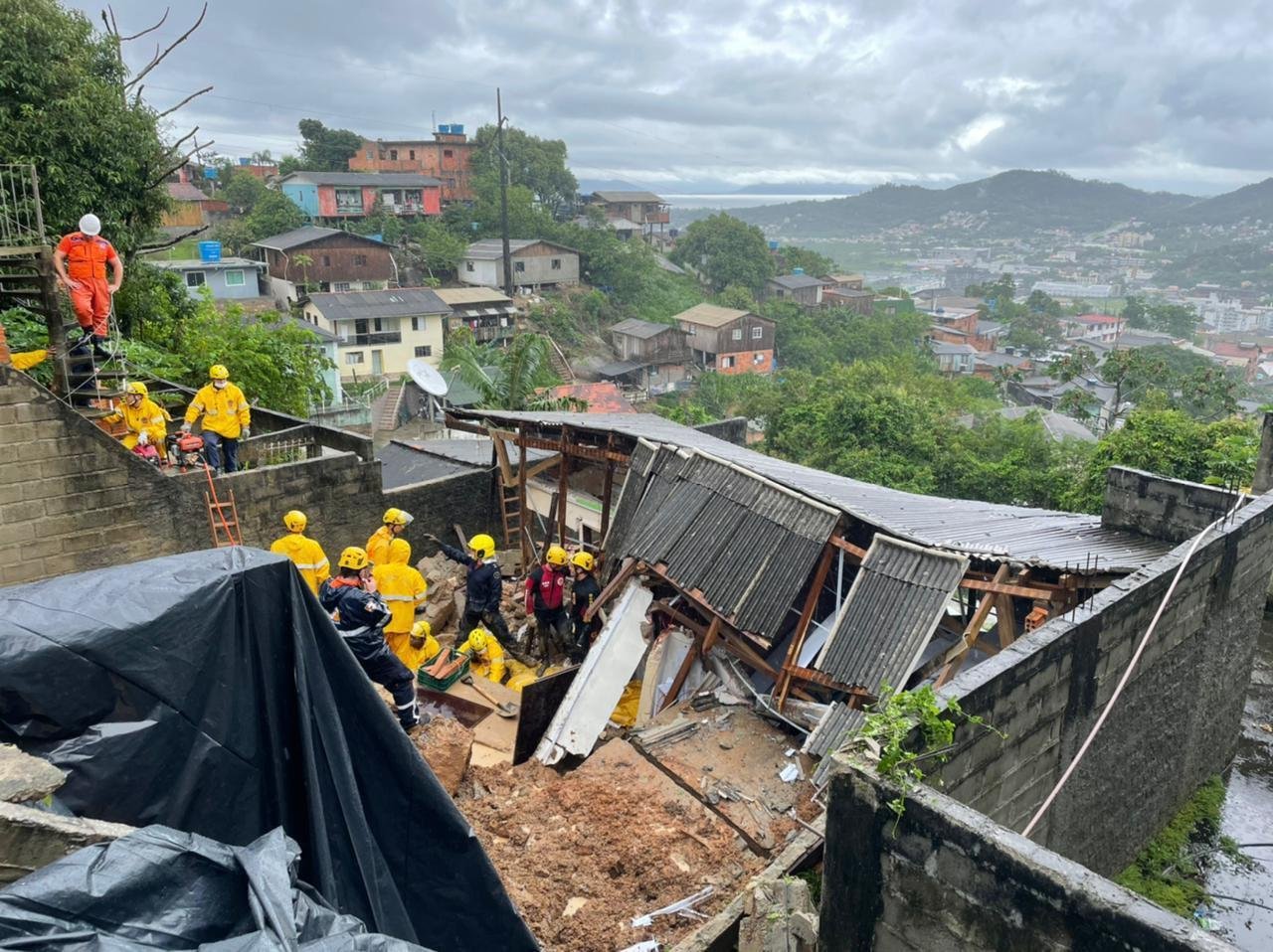 Chuva causou desabamentos, al&eacute;m de uma s&eacute;rie de transtornos