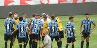 Grupo do Grêmio saiu na bronca com a arbitragem após o Gre-Nal