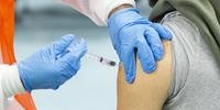 Segunda dose da vacina da Moderna pode ser administrada até seis semanas depois da primeira