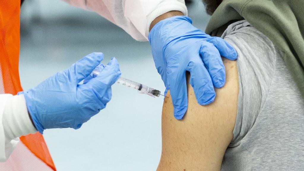 Segunda dose da vacina da Moderna pode ser administrada at&eacute; seis semanas depois da primeira