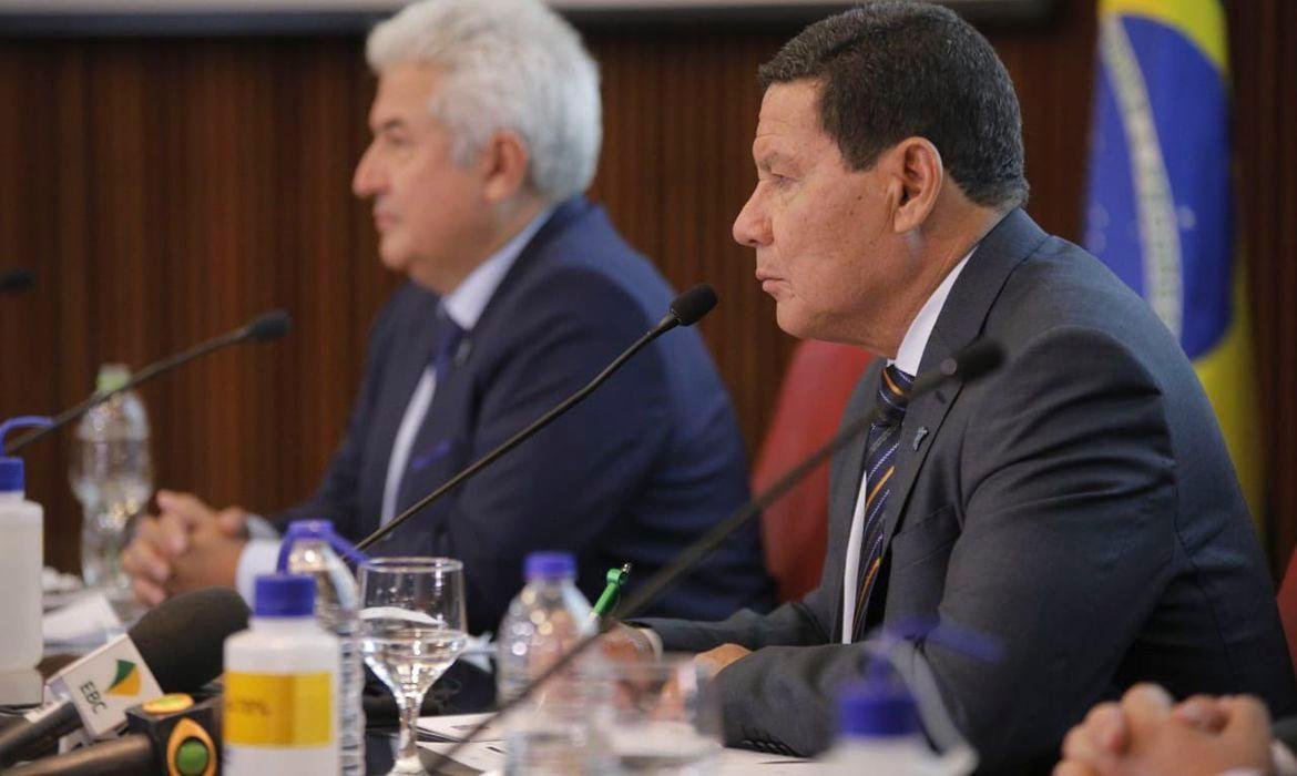 Assim como Paulo Guedes, Mour&atilde;o diz que vacina&ccedil;&atilde;o em massa ajudar&aacute; a economia