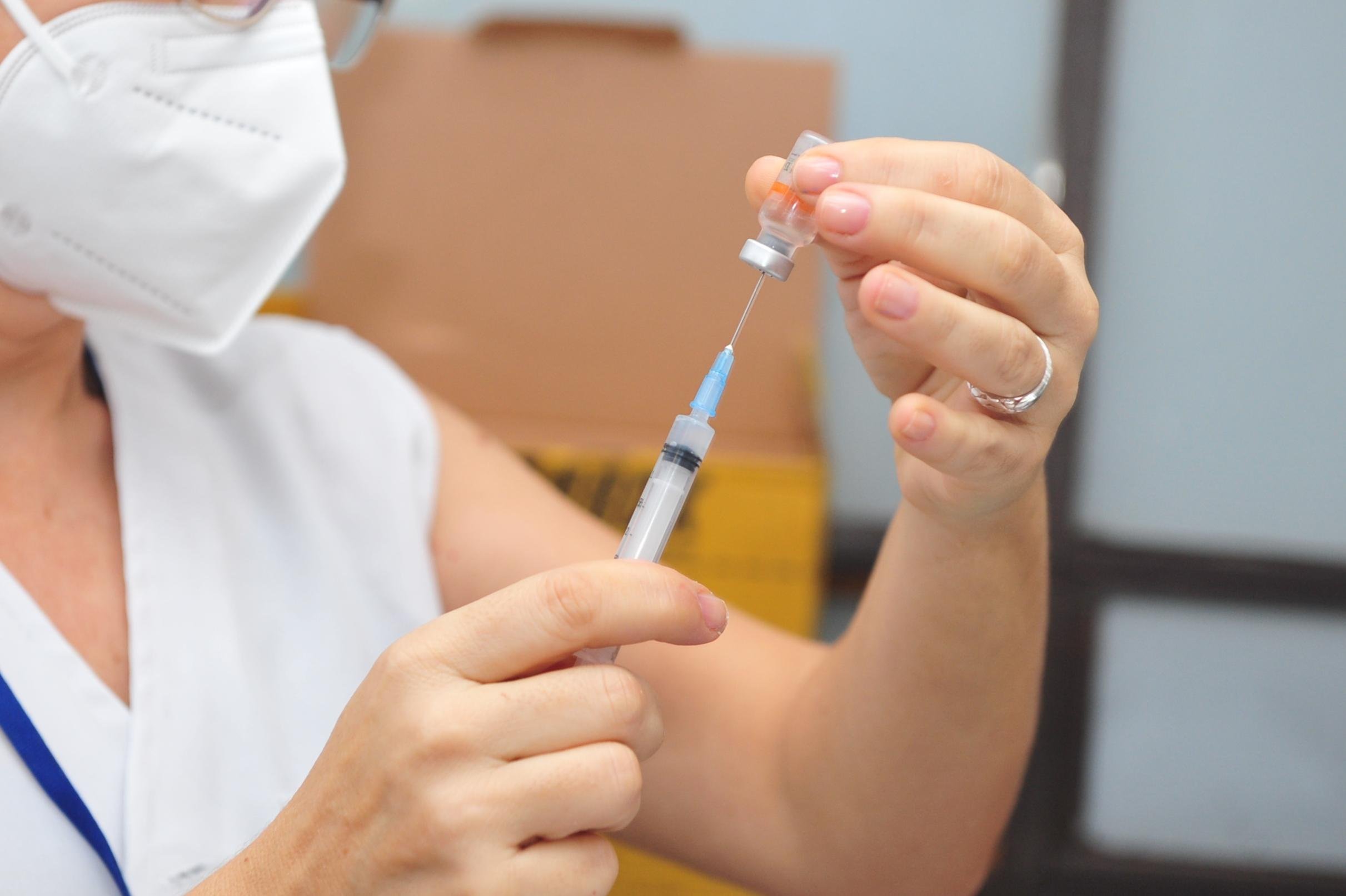 J&aacute; foram apresentadas 117 casos de fura-filas para vacina contra Covid-19