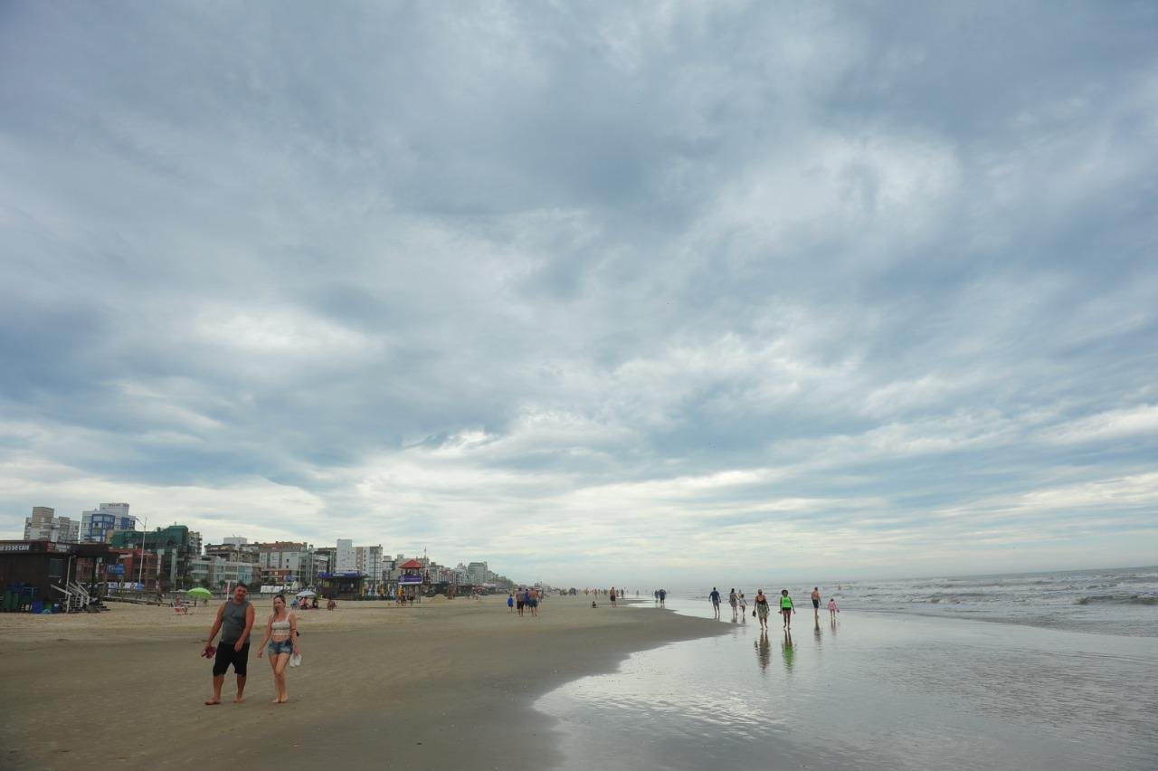 Tempo voltou a ficar nublado nesta quarta nas praias do Litoral Norte