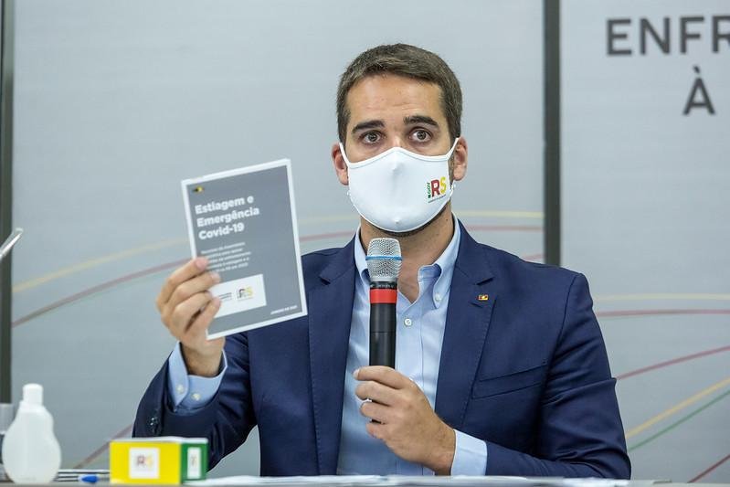 Leite o relat&oacute;rio de presta&ccedil;&atilde;o de contas do Programa de Enfrentamento &agrave; Estiagem