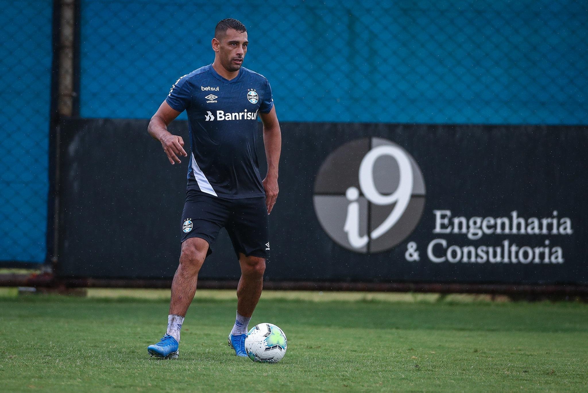 Diego Souza deve ser titular nesta quinta-feira