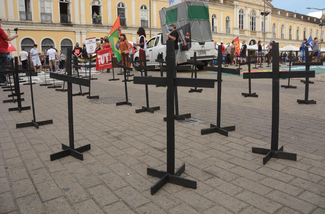 Grupo se mobilizou no Largo Gl&ecirc;nio Peres
