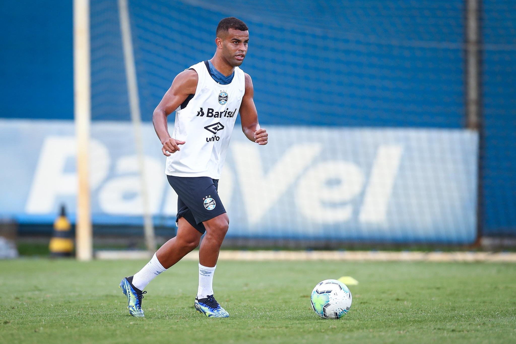 Alisson deve ser titular do Gr&ecirc;mio diante do Coritiba