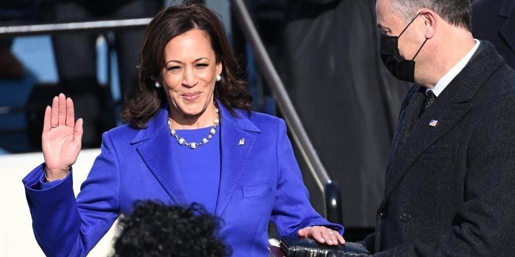 Imagem do momento que Kamala Harris fez juramento &agrave; Suprema Corte dos EUA no dia da posse, 20 de janeiro
