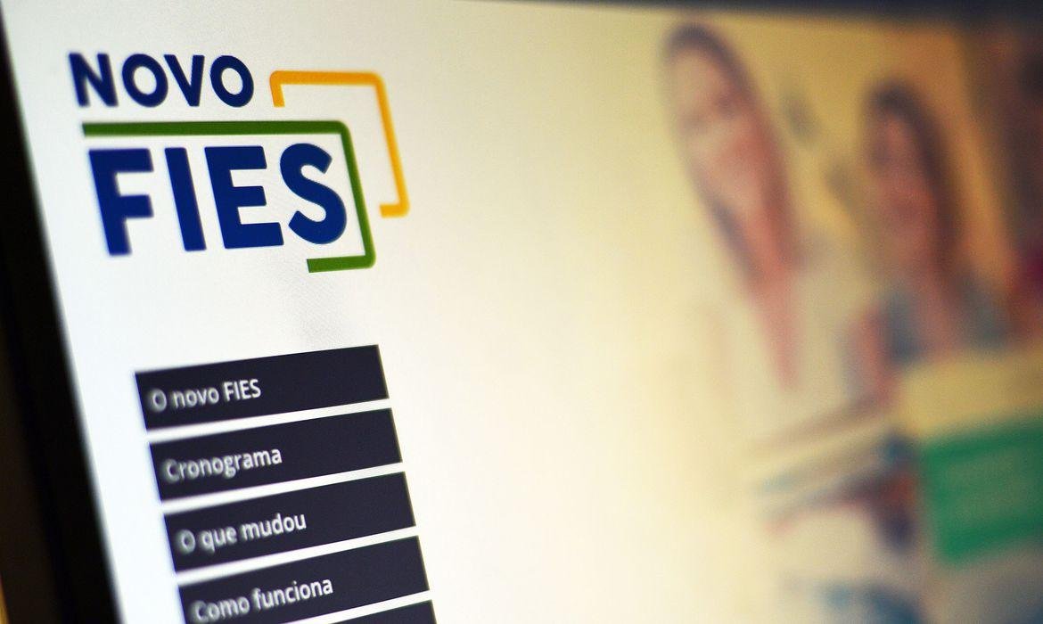 Candidatos pr&eacute;-selecionados dever&atilde;o complementar sua inscri&ccedil;&atilde;o entre os dias 3 e 5 de fevereiro