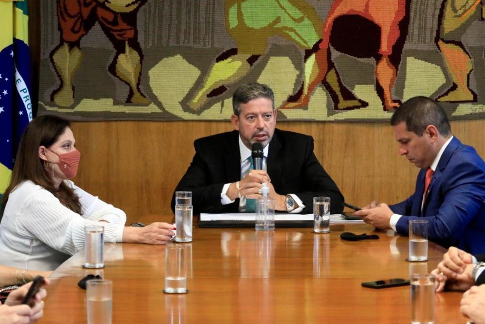 Reuni&atilde;o de l&iacute;deres terminou sem acordo e o novo presidente da C&acirc;mara dos Deputados, Arthur Lira, adiou a elei&ccedil;&atilde;o