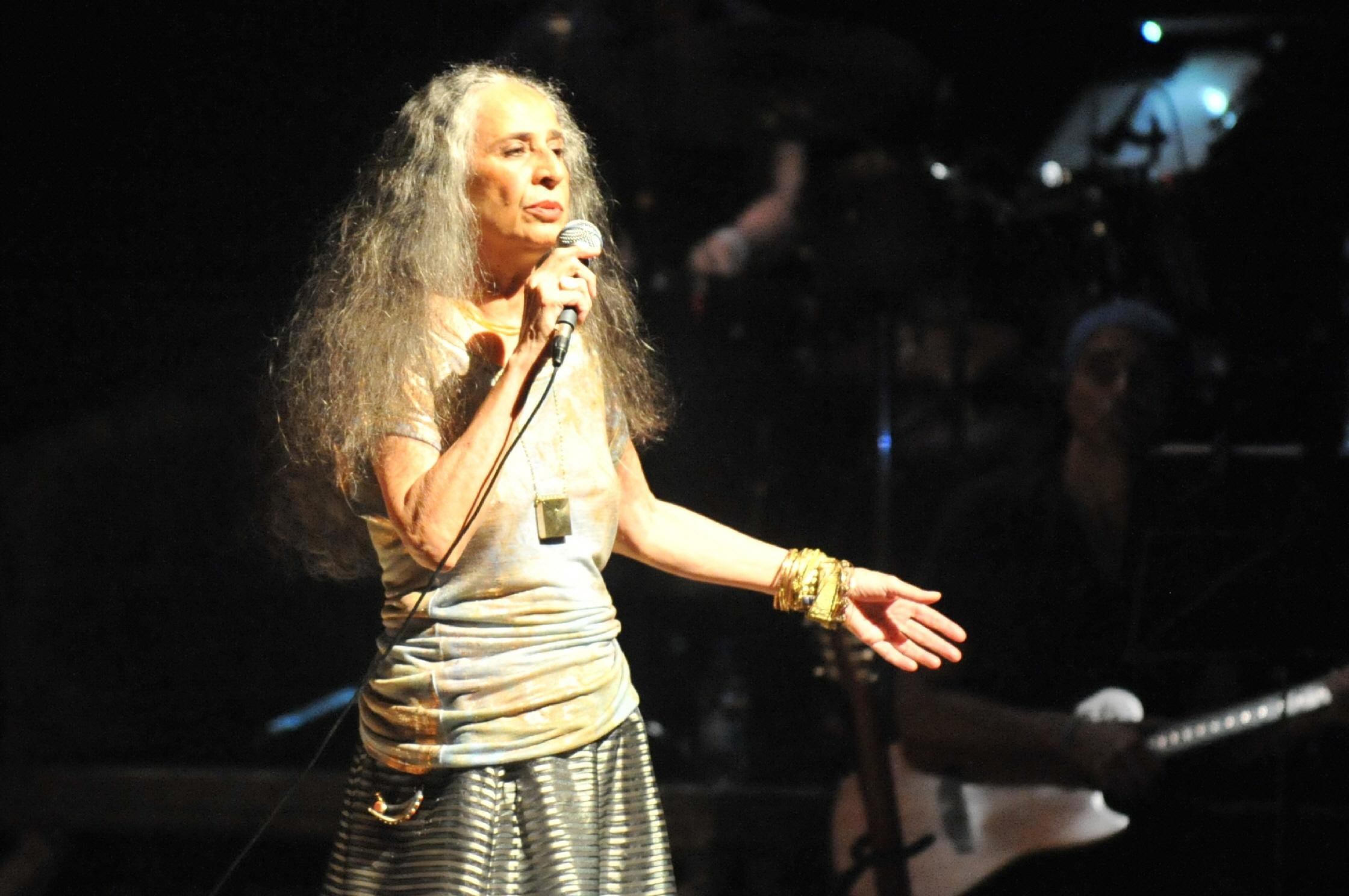 Cantora Maria Beth&acirc;nia