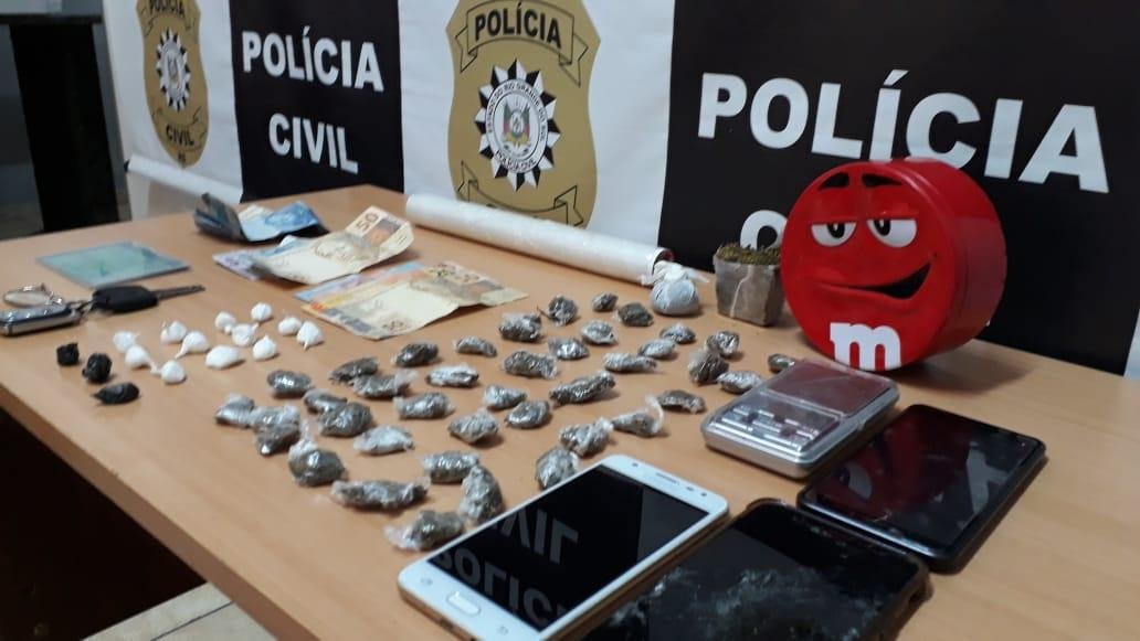 Policiais cumpriram um mandato de pris&atilde;o preventiva e pris&otilde;es em flagrante por tr&aacute;fico de entorpecentes