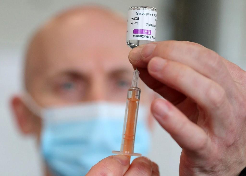 Medida ocorre porque imunizante n&atilde;o tem dados suficientes sobre seus efeitos acima desta idade