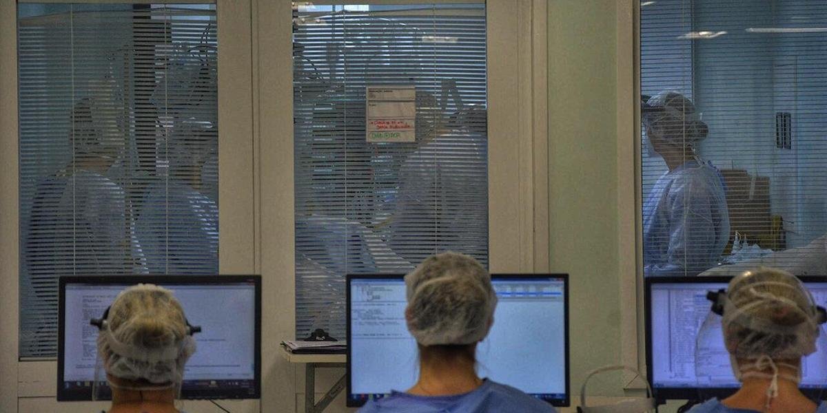 Ao todo, j&aacute; morreram 10.881 pessoas em decorr&ecirc;ncia da Covid-19 no RS