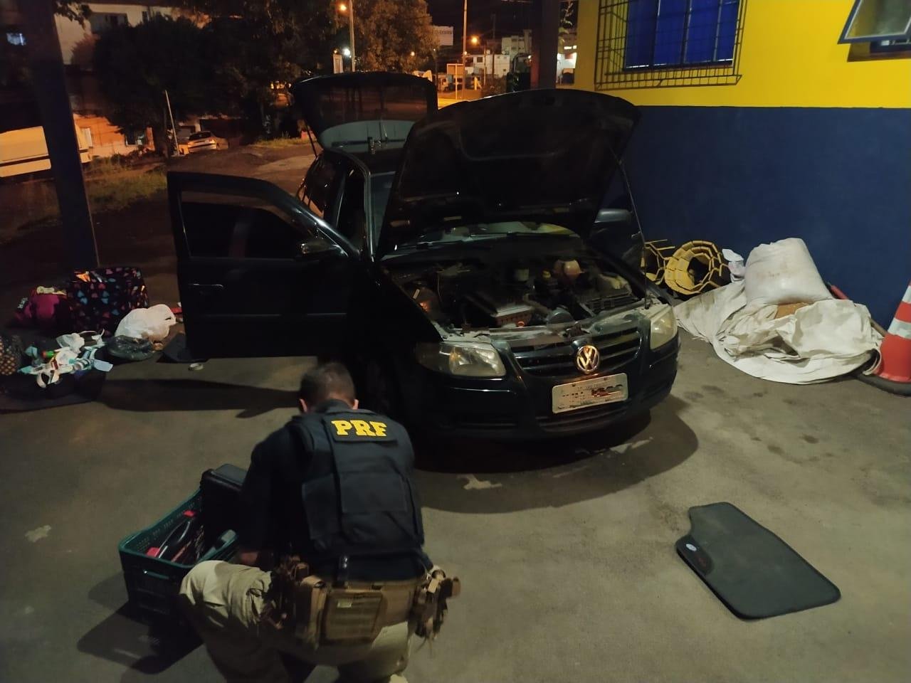 Dois homens e uma mulher ocupavam um carro com placas de S&atilde;o Paulo no mesmo da abordagem