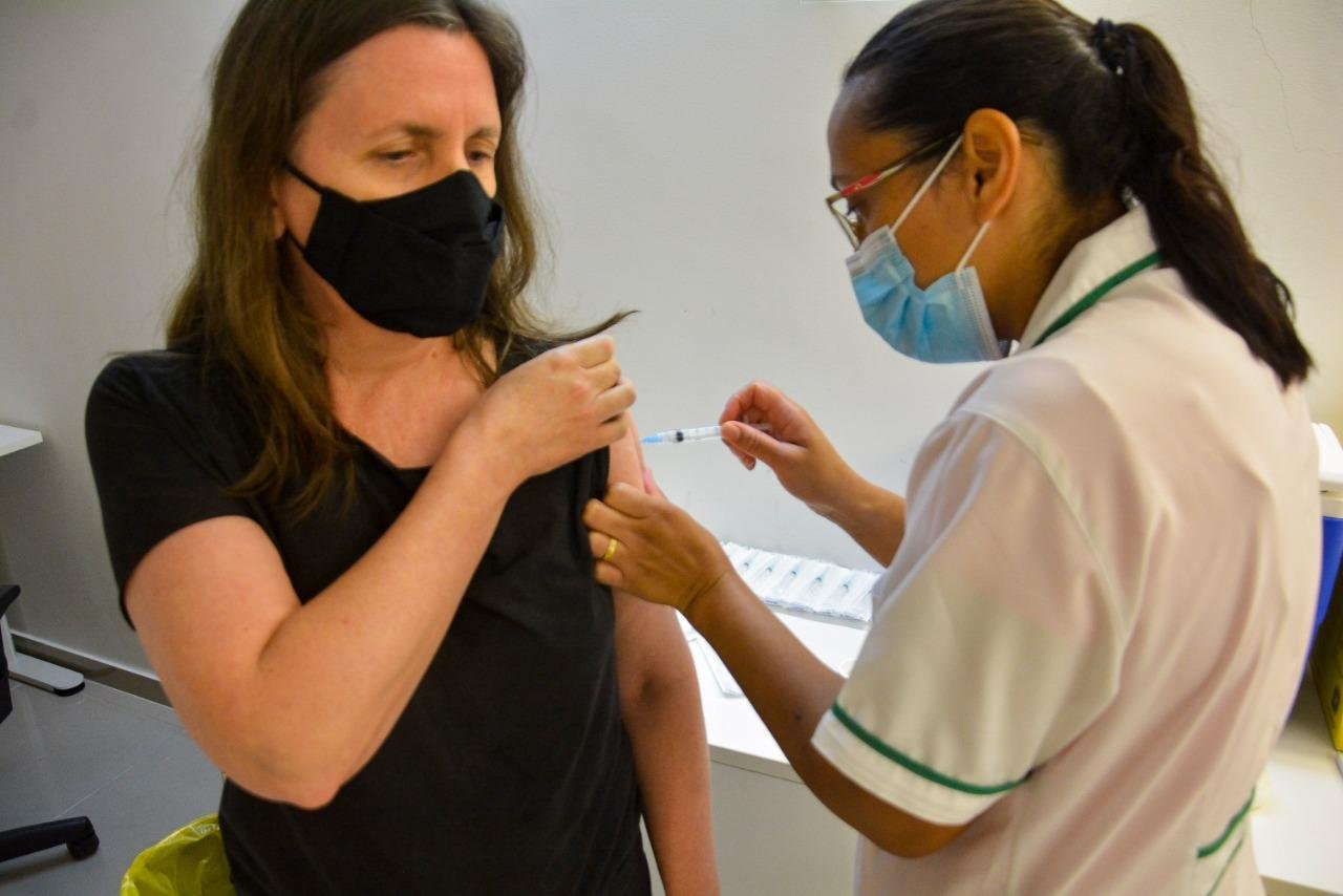 Conv&ecirc;nio entre SMS e CRO disponibilizou 1,5 mil doses de Coronavac a dentistas