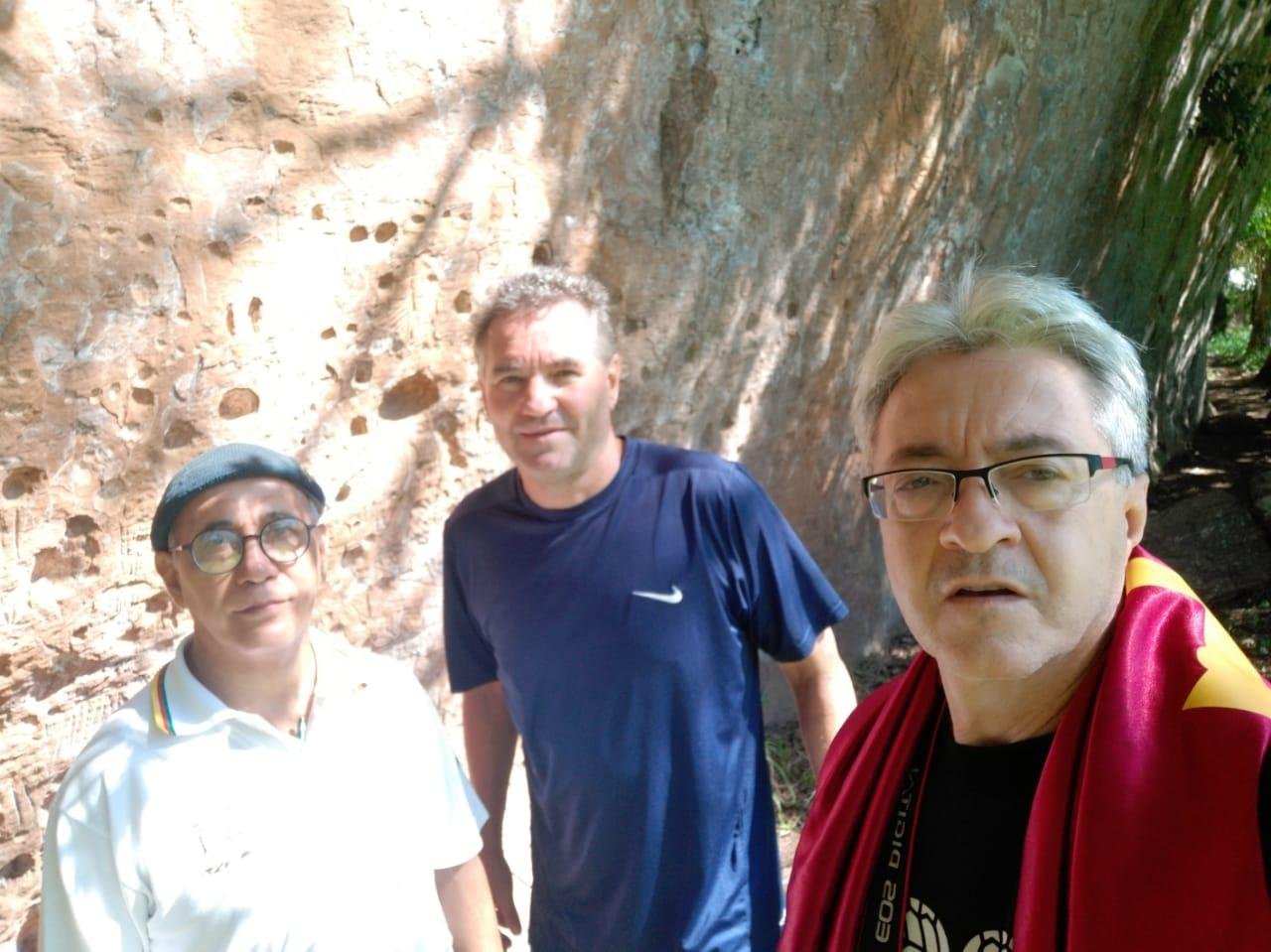 Pesquisadores percorrem roteiro dentro da est&acirc;ncia S&atilde;o Miguel