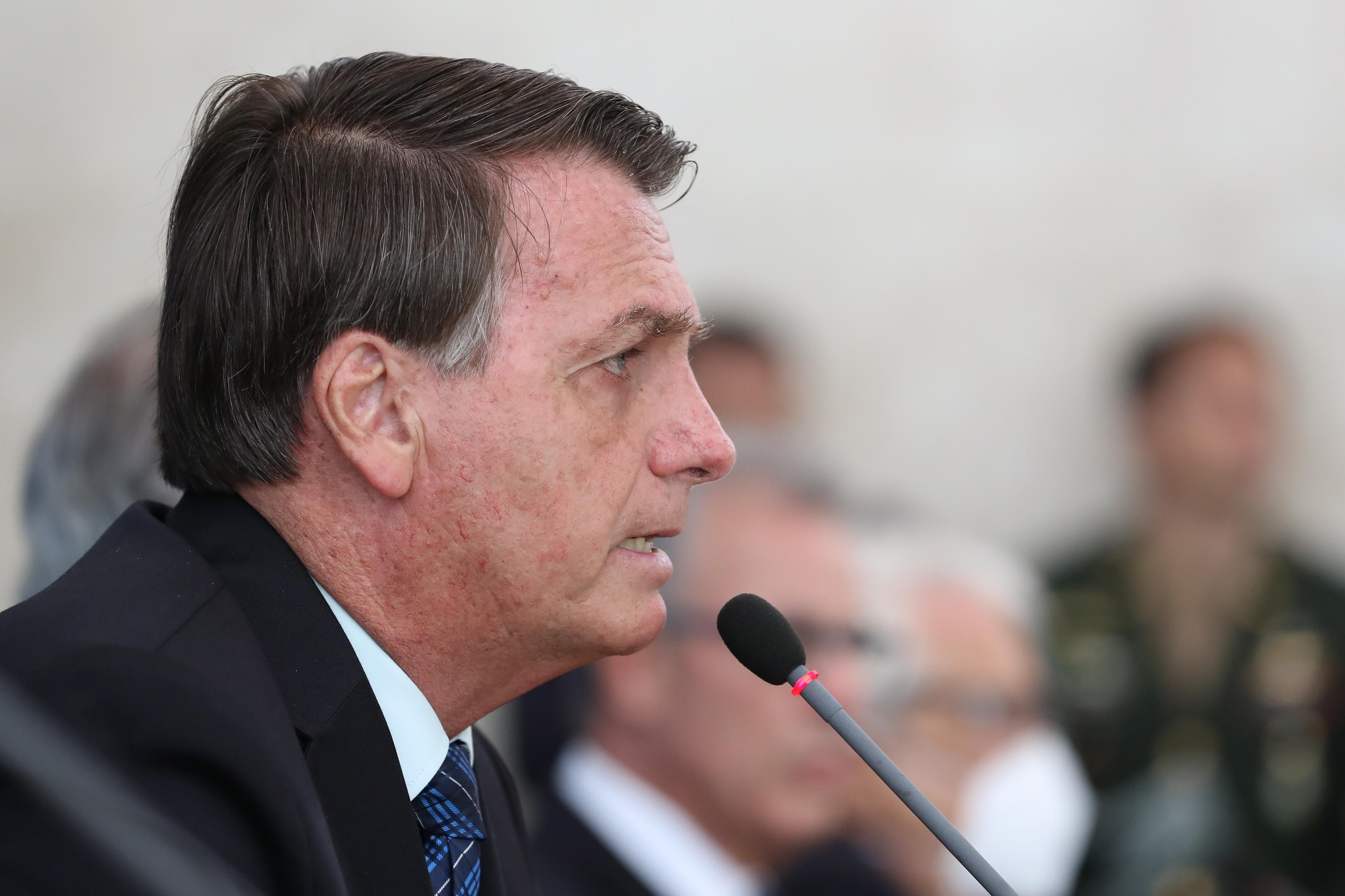 Presidente explicou a apoiadores que precisa de "outro lugar para tirar o dinheiro" para oficializar redu&ccedil;&atilde;o do Pis/Cofins