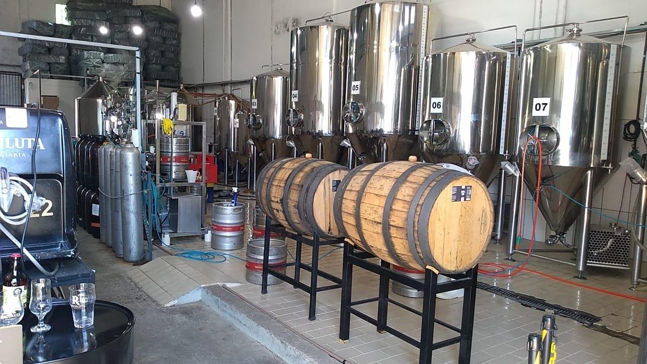 A produ&ccedil;&atilde;o &eacute; de 30 mil litros de cerveja por m&ecirc;s