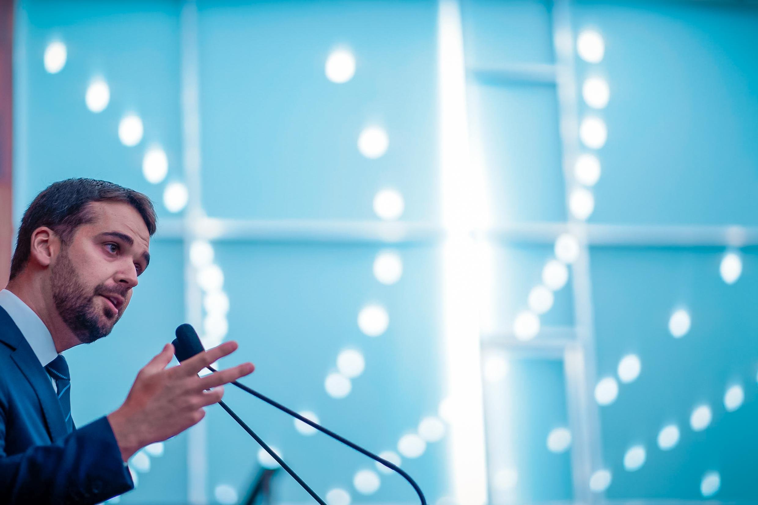 Em discurso de 30 minutos, Leite falou em coes&atilde;o para supera&ccedil;&atilde;o de desafios