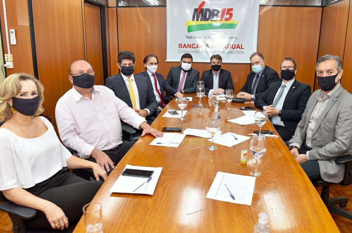 Bancada do MDB durante a primeira reuni&atilde;o do ano
