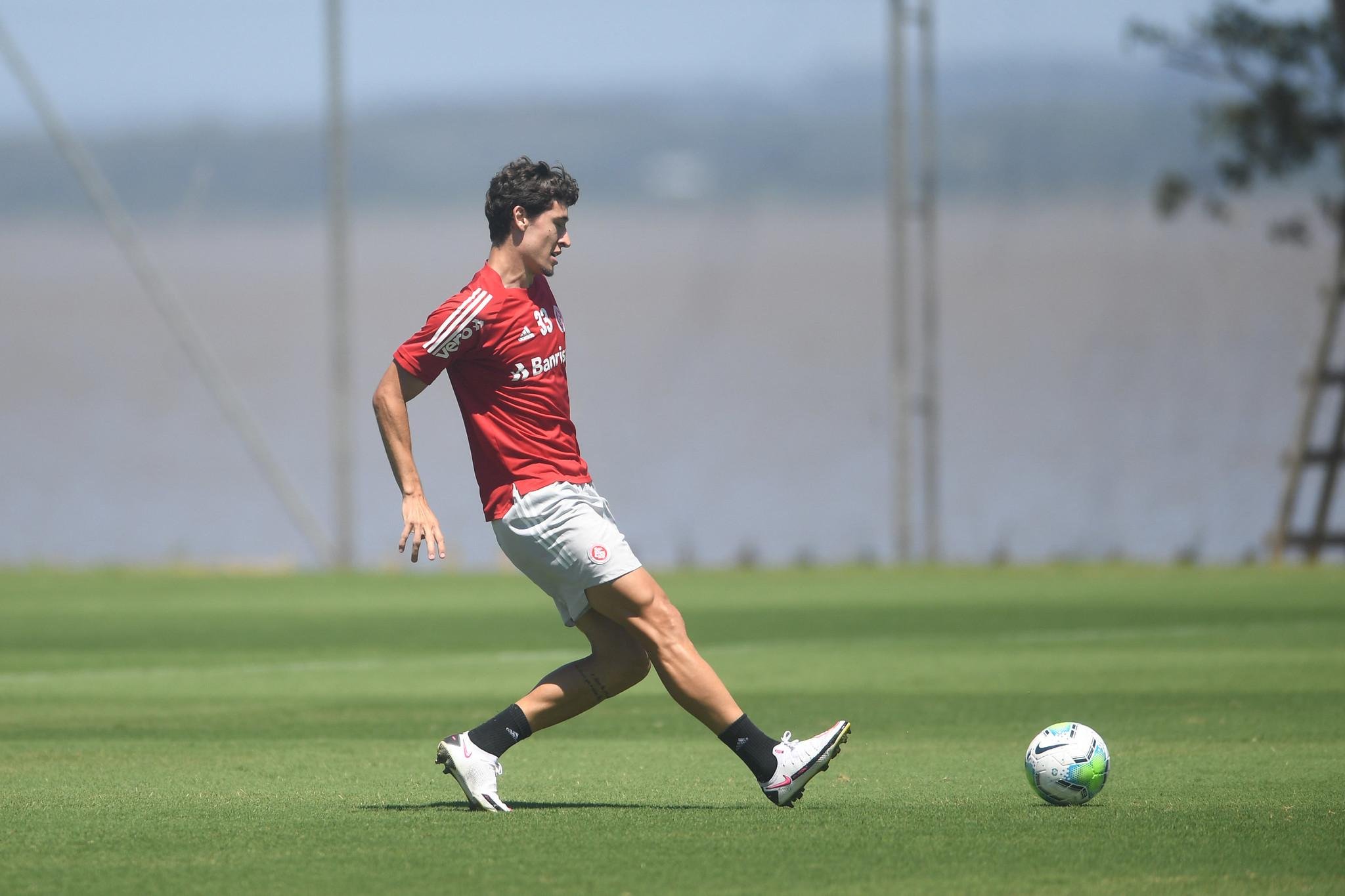 Dourado completa um turno desde retorno ao time do Inter