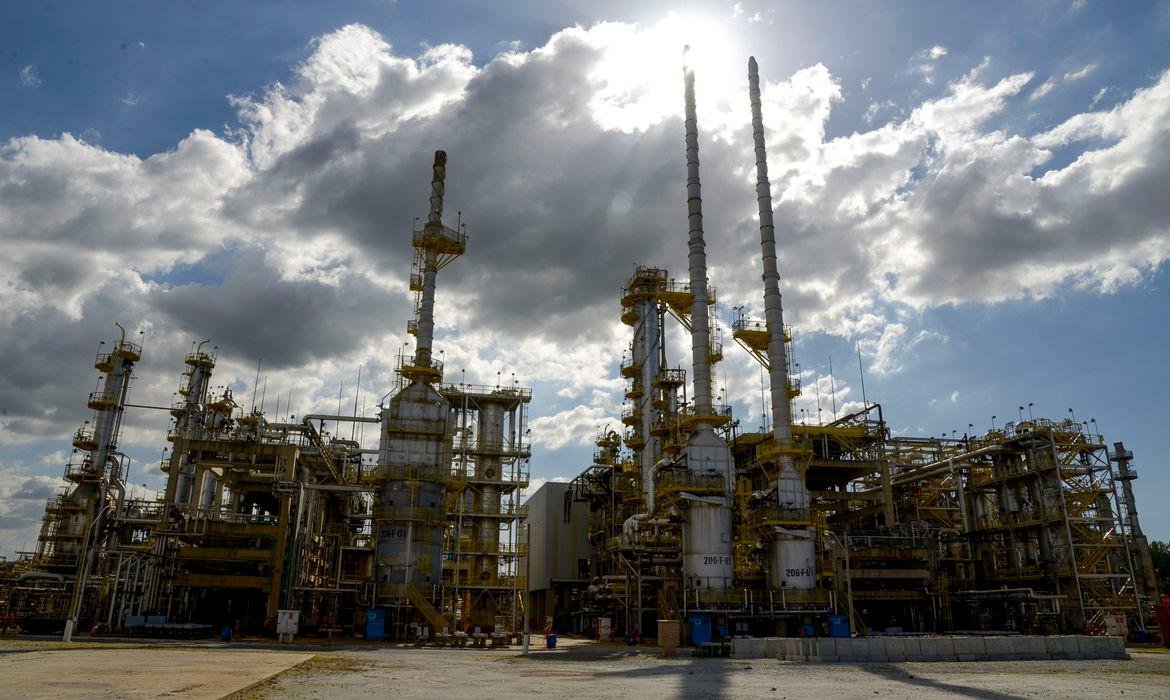 Petrobras continuar&aacute; com o comando de 7 refinarias