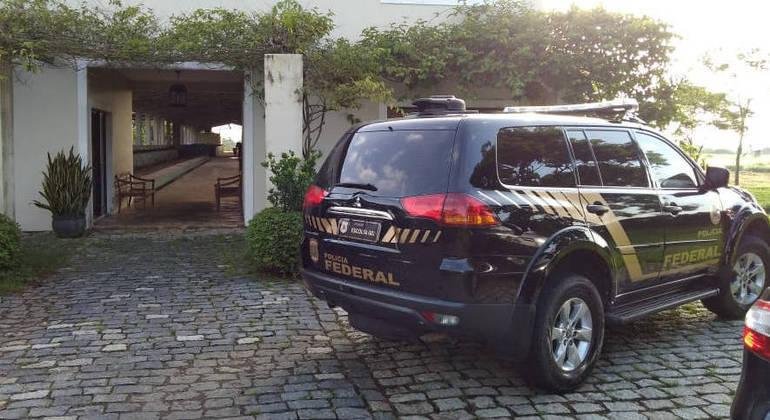 Pol&iacute;cia Federal faz buscas na capital e em Pindamonhangaba