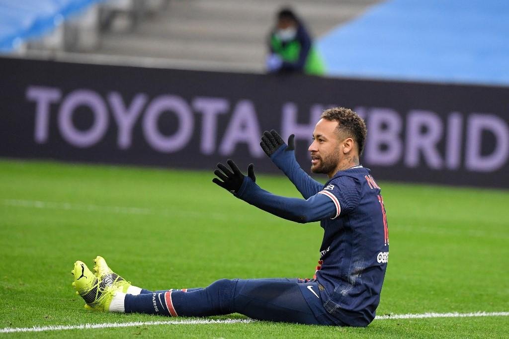 Neymar deve ficar aproximadamente um m&ecirc;s sem jogar