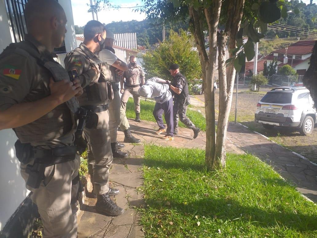 A a&ccedil;&atilde;o foi realiza em conjunto entre a Pol&iacute;cia Civil, 36&ordm; BPM e Canil de Caxias do Sul