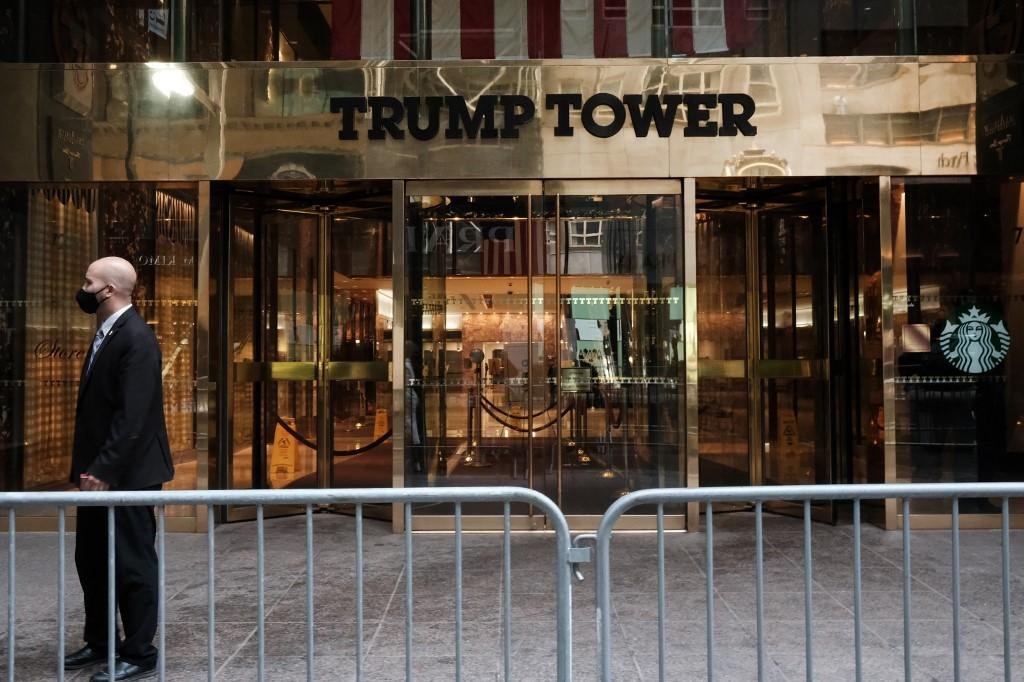 Numerosos protestos antigovernamentais ocorreram em frente &agrave; Trump Tower