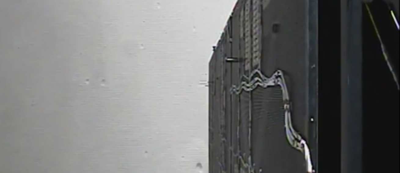 No v&iacute;deo divulgado pela rede p&uacute;blica CCTV, a superf&iacute;cie do planeta aparece em meio a um c&eacute;u preto