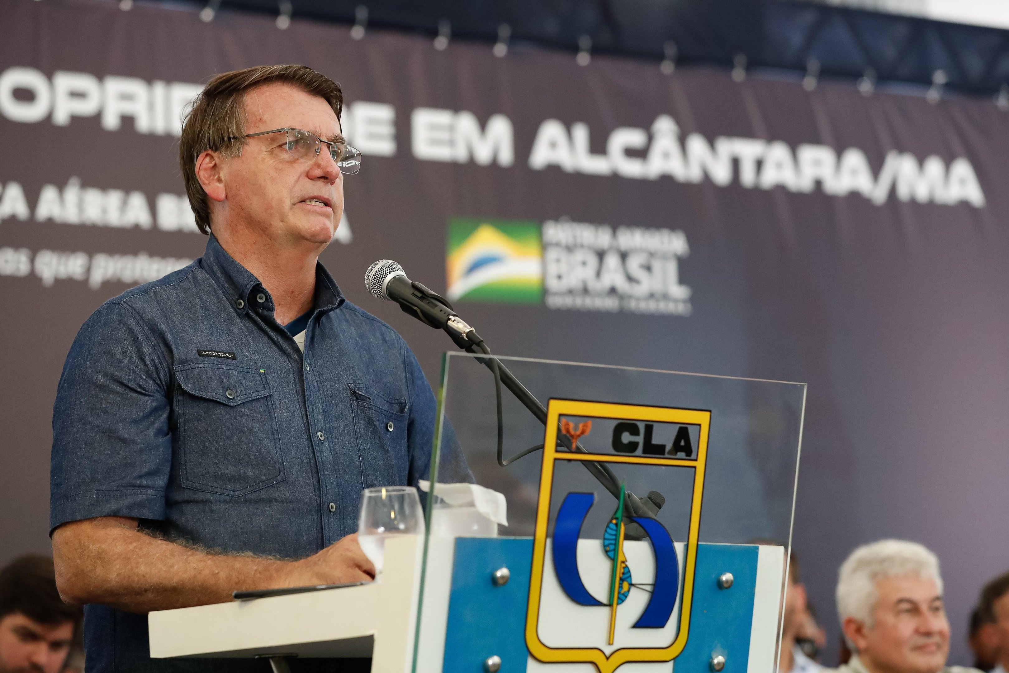 Ideia do presidente brasileiro &eacute; trazer o rem&eacute;dio para Covid-19 para o Brasil para submet&ecirc;-lo para an&aacute;lise da Anvisa
