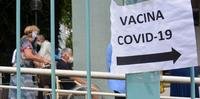 Idosos com idade a partir de 85 anos foram imunizados contra a Covid-19