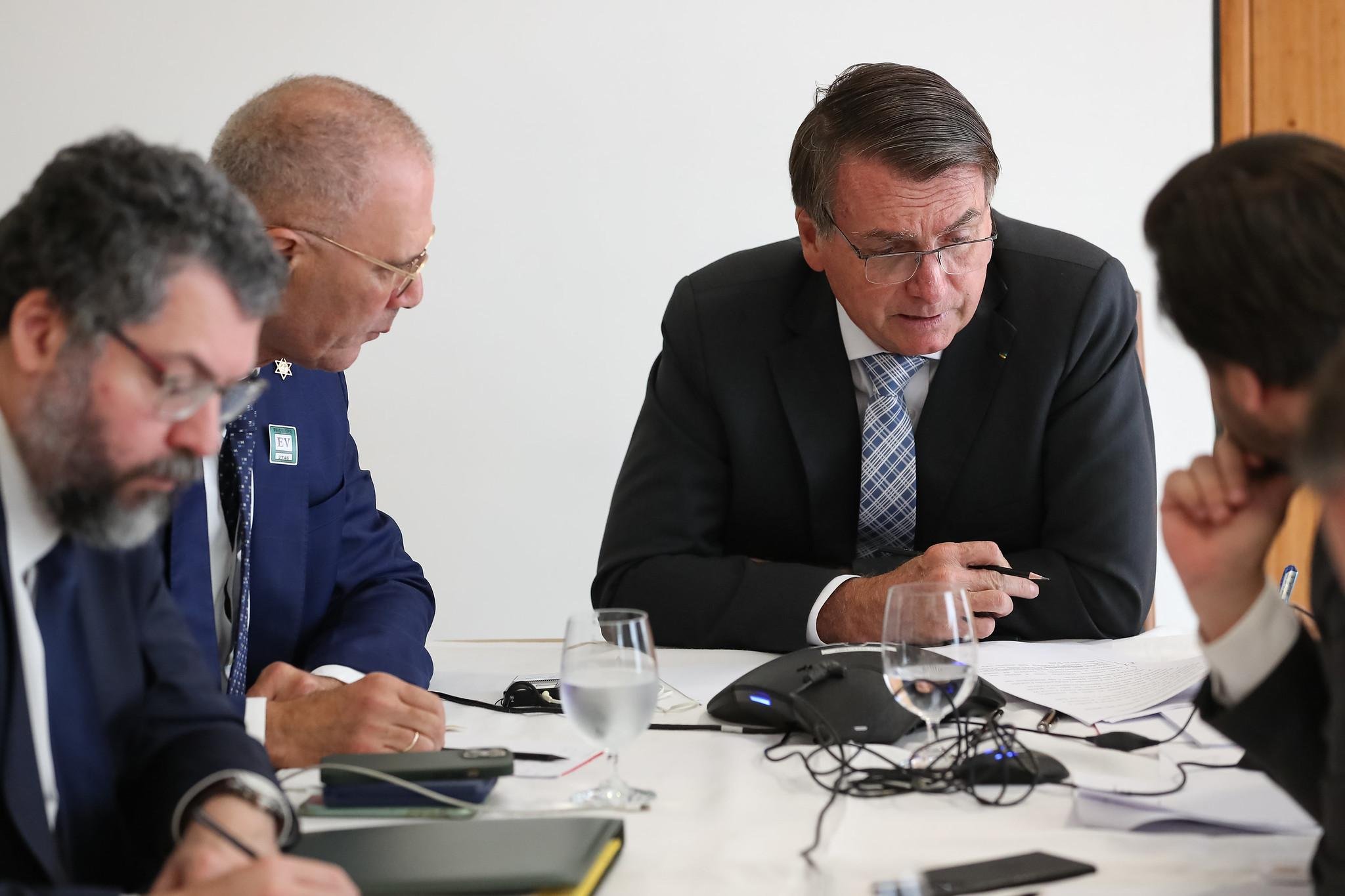 Bolsonaro diz ser contra o isolamento social