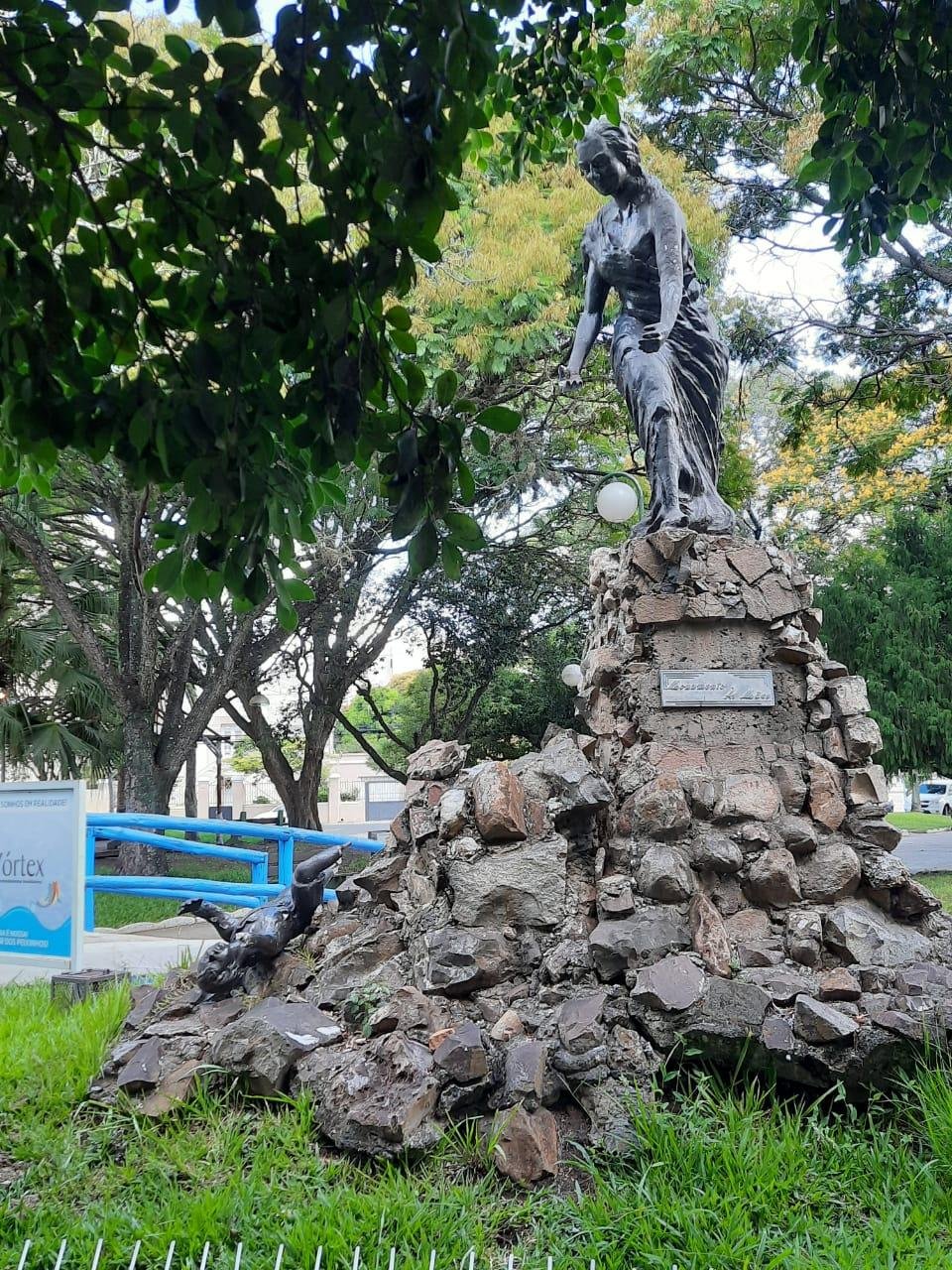 Monumento foi alvo de v&acirc;ndalos